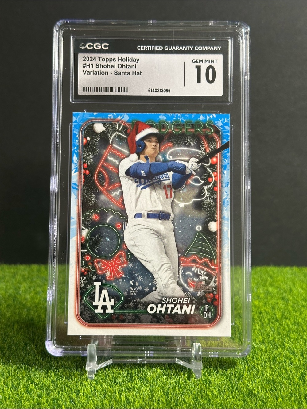 2024 Topps Holiday LA Dodgers Shohei Ohtani Image Variation "Santa Hat" SP